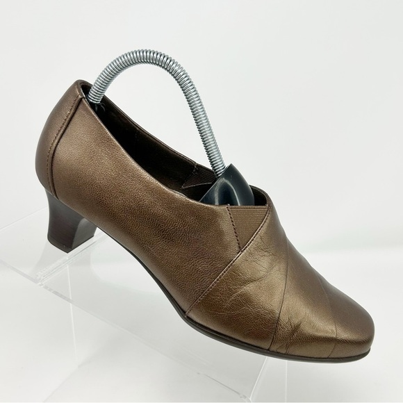 Aravon Brown Gold Textured Leather Slip-On Dress Heeled Loafers Size 9 - Picture 1 of 13